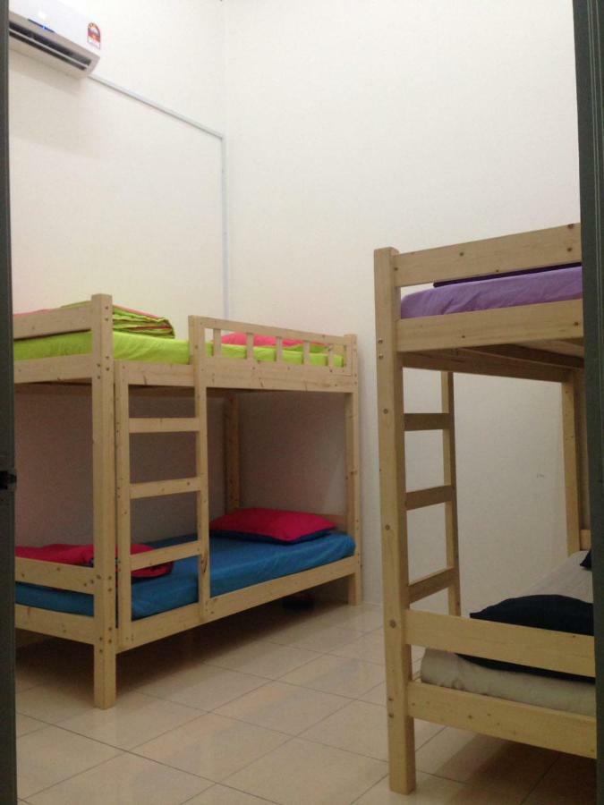 Nuha Homestay Seri Iskandar Eksteriør bilde