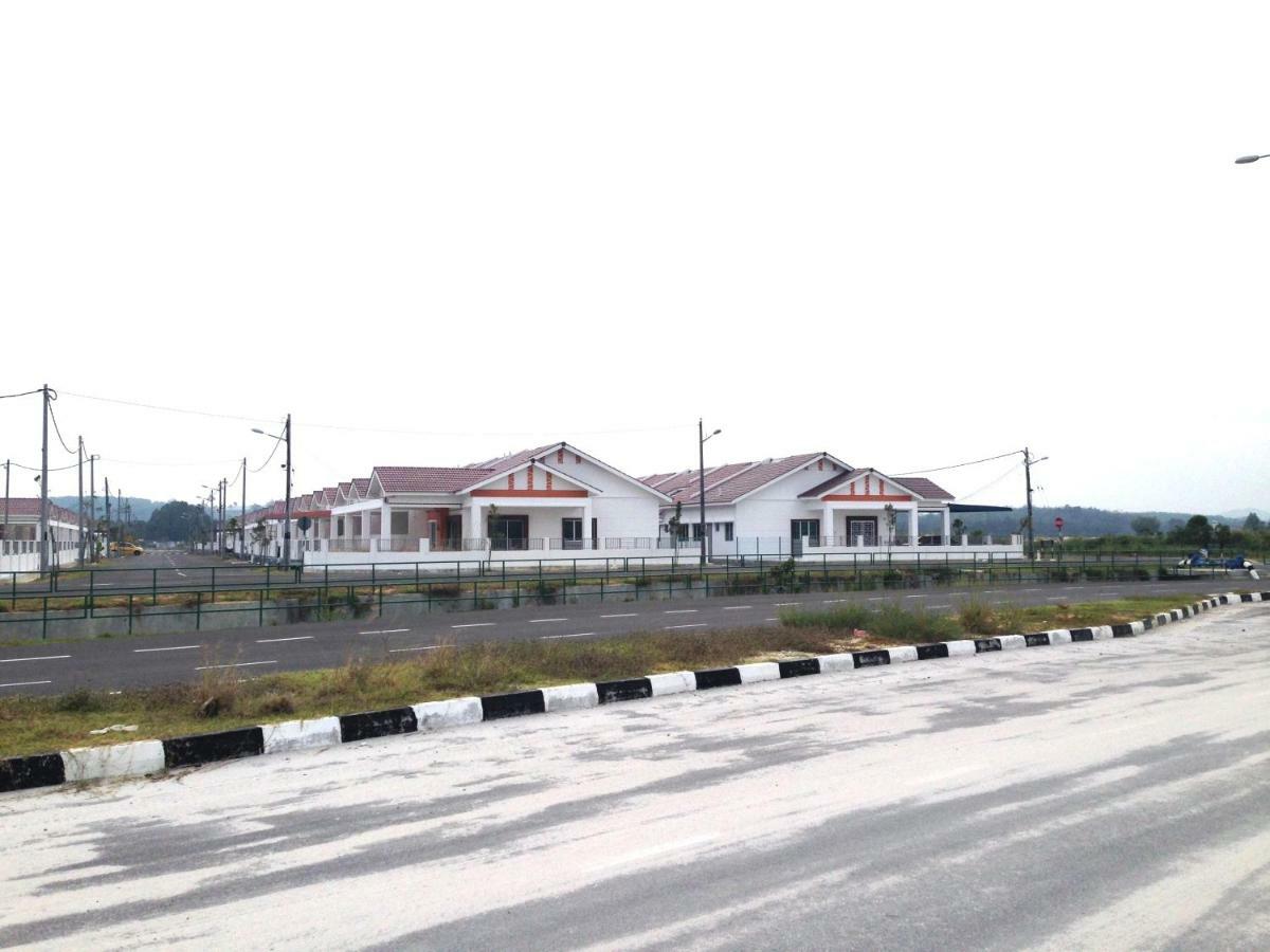 Nuha Homestay Seri Iskandar Eksteriør bilde